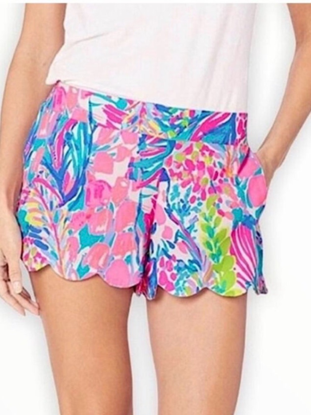 Lilly Pulitzer Dahlia scalloped shorts in Gumbo Limbo